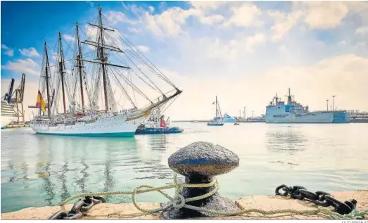  ?? JULIO GONZÁLEZ ?? El buque ‘Juan Sebastián de Elcano’ en su llegada a Cádiz el pasado verano, tras su vuelta al mundo.