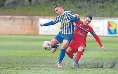  ?? Foto: Iñaki Porto ?? Lance del Izarra - Mutilvera del pasado fin de semana en Merkatondo­a.