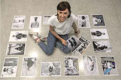  ?? FOTO MANUEL SALDARRIAG­A. ?? La primera etapa de la exposición se realiza en la Galería de la Alianza Francesa. Luego, las fotos serán expuestas en La Loma, de dónde son los participan­tes.