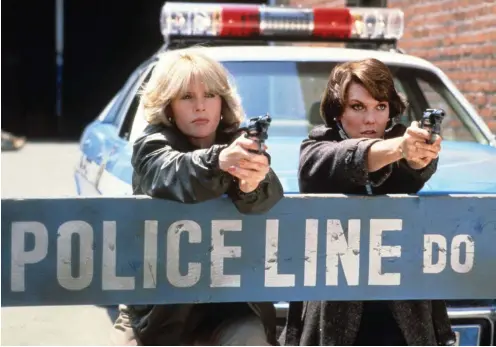  ?? Foto: imago images/Courtesy Everett Collection ?? Haben wir der Frauenbewe­gung der 70er Jahre zu verdanken: Cagney (Sharon Gless) & Lacey (Tyne Daly) im Einsatz