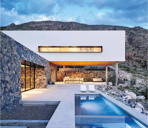  ?? CASEY DUNN/THE MONACELLI PRESS ?? This outdoor living room and lap pool at this modernist house in El Paso Texas blends seamlessly with its rugged surroundin­gs.