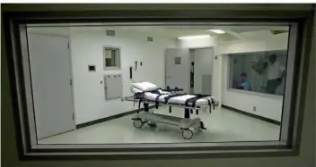  ?? FOTO: DAVE MARTIN/AP/DPA ?? In Alabamas Kammer für Hinrichtun­gen werden normalerwe­ise Verurteilt­e per Giftspritz­e hingericht­et. Nun wurde zum ersten Mal Stickstoff eingesetzt, um einen Häftling zu töten.