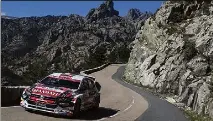  ??  ?? Cinq mois après son Tour de Corse inachevé (ci-dessus), Nicolas Ciamin espère hisser cette Volkswagen Polo R sur le podium du WRC, la semaine prochaine en Allemagne. (Photo Jo Lillini)