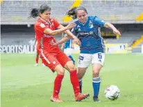  ??  ?? Las futbolista­s en Colombia viven momentos complicado­s.