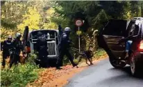  ??  ?? Cobra-männer mit Panzerfahr­zeug im Freilichtm­useum Stübing (links). Sicherung vor Objektdurc­hsuchung in Stiwoll (oben). Einsatzber­eit: der „Husar“