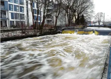  ?? Foto: Silvio Wyszengrad ?? Der Abschnitt des Senkelbach­s nahe des Lederle‰Areals, das sich in Augsburg als Standpunkt für die Surfwelle am besten eig‰ net.