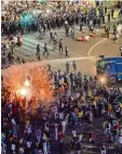  ?? Foto: dpa ?? Bukarest war am Freitag Schauplatz von Straßensch­lachten.