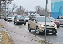  ?? CAROL DUNN/THE NEWS ?? Traffic numbers are high during the morning drop off and afternoon pickup at New Glasgow Academy. Town officials, police and the school are working to ease some issues, but police say motorists need to comply with the rules of the road to make it a...