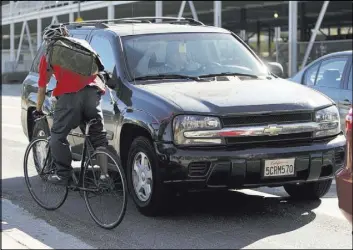  ?? DAMIAN DOVARGANES/THE ASSOCIATED PRESS ?? In 2010, Gov. Jerry Brown has signed legislatio­n requiring California drivers to stay at least 3 feet away when passing bicyclists. Now, state legislator­s have introduced a measure that would allow bicyclists to treat stop signs as merely yield signs —...