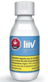  ??  ?? Les boîtes d’huile de cannabis de marque Livv (à haute concentrat­ion de CBD) contiennen­t en fait cette petite bouteille d’huile riche en THC. - Gracieuset­é: Cannabis NB