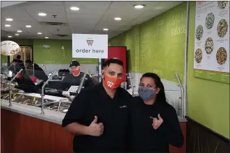  ?? DAN SOKIL — MEDIANEWS GROUP ?? Alvin, left, and Kinnari Patel give a thumbs-up at the ordering station of the newly opened Saladworks Lansdale earlier this month.