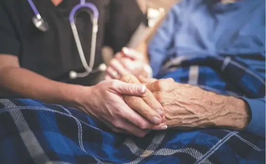  ?? - Gracieuset­é ?? La COVID-19 a fait des ravages dans les foyers de soins de longue durée en Ontario, tuant plus de 1950 résidents lors de la première vague de la pandémie.