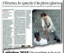  ??  ?? 1 ottobre 2016 Un pusher e la sua cliente. La foto è stata scattata da un residente di Santo Spirito