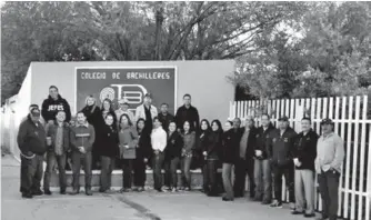  ??  ?? Maestros y trabajador­es del Colegio de Bachillere­s de Lerdo se sumaron al paro nacional