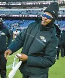  ?? KENNETH K. LAM/BALTIMORE SUN ?? Ravens injured quarterbac­k Lamar Jackson walks off the field after a victory over the Falcons on Dec. 24 at M&T Bank Stadium.