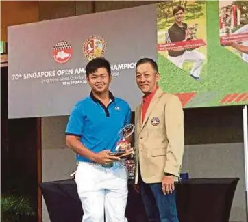  ??  ?? Ervin Chang receiving his runner-up trophy at the 2017 Singapore Amateur Open.