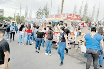  ?? RICARDO SERRANO ?? continúan sin la sana distancia.