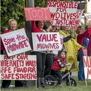  ?? IAIN MCGREGOR/STUFF ?? About 50 midwives and supporters rallied opposite Christchur­ch Women’s Hospital yesterday morning.