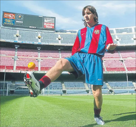  ?? FOTO: EDUARD OMEDES ?? Leo Messi, desde 2003 en el Camp Nou. Toda la vida en el Barça, sólo un escudo en su pecho