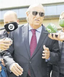  ?? MEDITERRÁN­EO ?? Carlos Fabra, en una imagen de archivo al salir de la Audiencia Provincial.