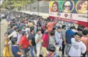  ?? PTI ?? Fans throng to buy tickets for the second Test in Chepauk. The TN govt has allowed the stadium to be filled to 50% capacity.