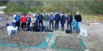  ??  ?? Rame Peninsula Beach Care at Tregantle beach. Below, Claire Wallerstei­n and Rob Arnold collecting the award