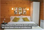  ??  ?? La chambre Rustique doit son nom au bois bien mis en évidence.