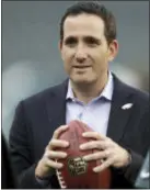  ?? THE ASSOCIATED PRESS ?? The Eagles, in front of a hometown crowd, pick 14th in the upcoming NFL Draft and with such a talented group of players, our man Bob Grotz says even Howie Roseman can’t mess this up.