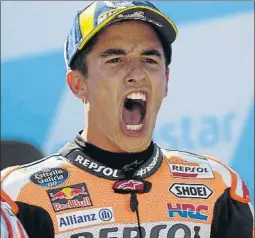  ?? FOTO: AP ?? Marc Márquez Desata su euforia en el podio tras su sexta victoria del año