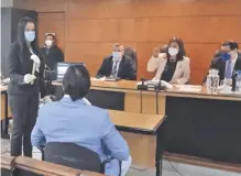  ?? ?? Jorge Vargas reconoce el cuchillo usado para el crimen.