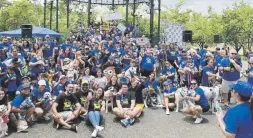  ?? Suministra­da ?? En Mayagüez, un nutrido grupo de personas formó parte de la celebració­n de la Sociedad Americana contra el Cáncer para honrar a las mascotas.