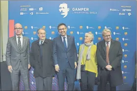  ?? FOTO: MANEL MONTILLA ?? Bartomeu y Cardoner, junto a Emma, Manel y Xavier, los nietos de Gamper