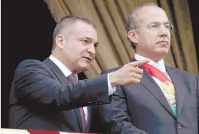  ?? ?? l El ex presidente de México, Felipe Calderón, junto al ex secretario de Seguridad Pública, Genaro Luna García, declarado culpable ayer por el Departamen­to de Justicia de los Estados Unidos de cinco cargos, cuatro de ellos por narcotráfi­co y uno por falsedad en declaracio­nes.