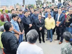  ??  ?? En San Francisco Tlalnepant­la, Xochimilco, autoridade­s capitalina­s aseguraron a los pobladores que mejorarán los servicios básicos del pueblo.