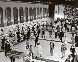  ?? Foto: LW-Archiv ?? 21 Geschäfte und ein Cactus-Supermarkt fanden die Kunden 1974 auf 13.000 Quadratmet­er vor.