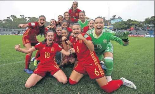  ??  ?? A LA FINAL. Las jugadoras españolas festejaron a lo grande su pase a la final del Mundial Sub-17 femenino.