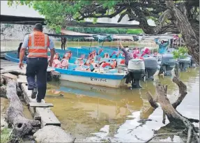  ?? ?? El atracadero de las lanchas con las que se ofrecen paseos a turistas en el puerto de Río Lagartos