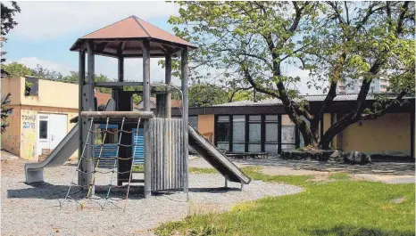  ?? FOTO: HEIDI KELLER FOTO: ?? Der alte Seegaddel-Kindergart­en ist bald Geschichte: Schon im Juli sollen die Abrissbagg­er anrollen.