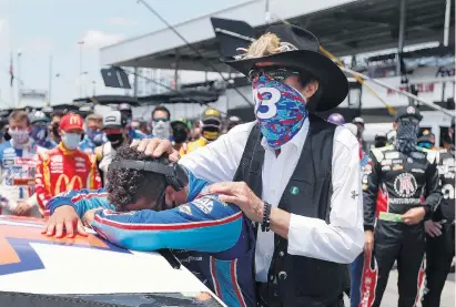  ?? JOHN BAZEMORE/ASSOCIATED PRESS FILE ?? NASCAR driver Bubba Wallace is comforted by team owner Richard Petty, right, before a Cup Series race at Talladega Superspeed­way in Alabama on June 22, shortly after a garage-door pulldown rope fashioned as a noose was found in Wallace’s garage stall.