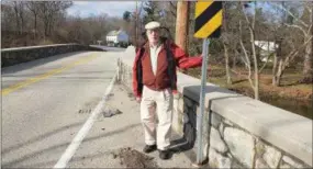  ?? BILL RETTEW - DIGITAL FIRST MEDIA ?? Newlin resident John O’Neal points out a Chester County bridge without a shoulder.