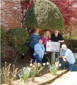  ?? Submitted photo ?? ■ In front are Master Gardeners Gaye Harper, left, and Linda Doherty, and back, from left, are Master Gardener Cindy Bright and homeowners Martha and Joe Dooley. Not pictured is Master Gardener Carolyn Davis.