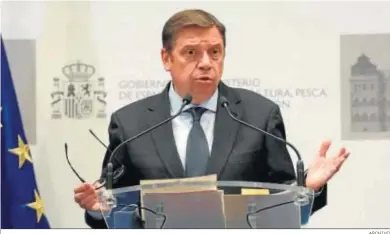  ?? ARCHIVO ?? Luis Planas, ministro de Agricultur­a, en rueda de prensa tras un Consejo de Ministros.