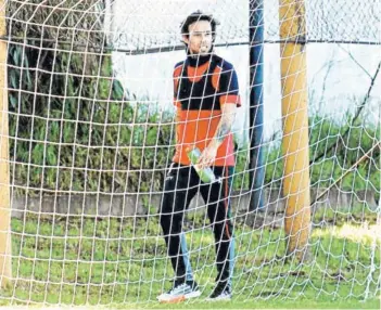  ?? FOTO: PHOTOSPORT ?? ►► Valdivia realiza la pretempora­da con Colo Colo en La Serena.