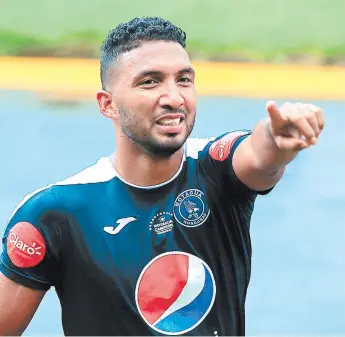  ??  ?? Reynieri Mayorquín quiere estar en el campo cuando Ronaldinho Gaúcho se ponga la elástica de las Águilas y comentó que lo importante será admirarlo.