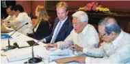  ?? – NTB Scanpix/Berit Roald/via Reuters ?? SIGNING CEREMONY: Representa­tive of the Philippine government Jesus Dureza, Norwegian Foreign Minister Boerge Brende, centre, and representa­tive of National Democratic Front Luis Jalandoni, second from right, after signing an indefinite ceasefire...