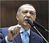  ??  ?? Tyrkias president Recep Tayyip Erdogan har tøffe dager etter at den tyrkiske valutaen har falt kraftig.