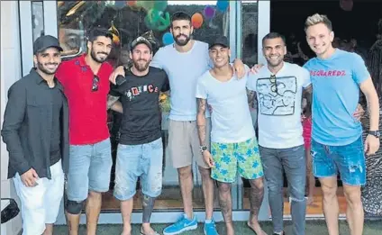  ?? FOTO: INSTAGRAM ?? Tres semanas después de fichar por el PSG, Neymar volvió a Barcelona Invitó a sus excompañer­os al aniversari­o de su hijo