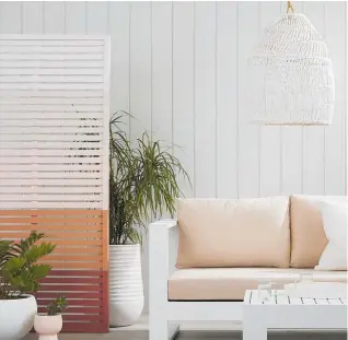  ?? ?? An ombre effect can be used in any part of your home, especially on a moveable screen, and is an allencompa­ssing way to bring in a multitude of colours into one zone.