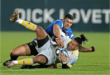  ??  ?? Josh Matavesi puts in a big tackle on Wasps’ Marcus Watson