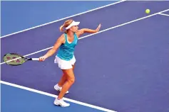  ?? — AFP photo ?? Daria Gavrilova of Australia returns a shot against Lizette Cabrera of Australia during their women’s singles quarter-final tennis match during the Hong Kong Open tournament on October 13, 2017.